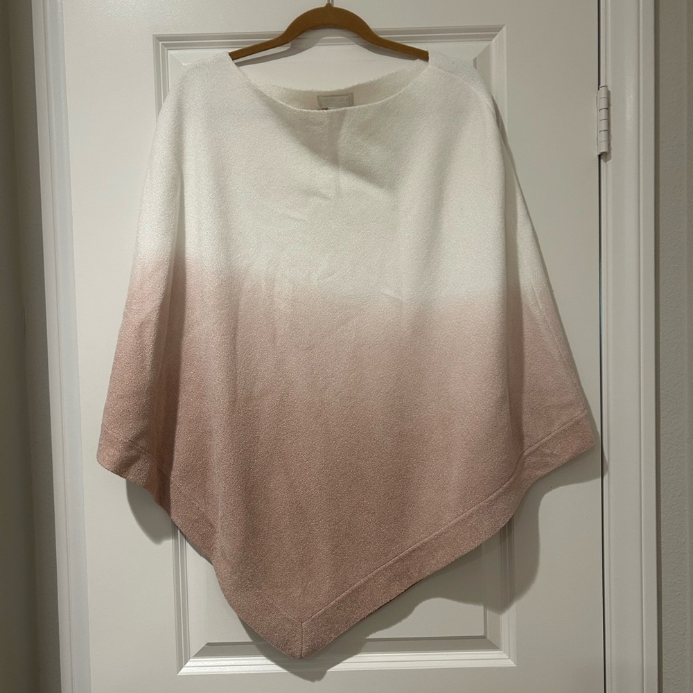 Barefoot dreams poncho!!